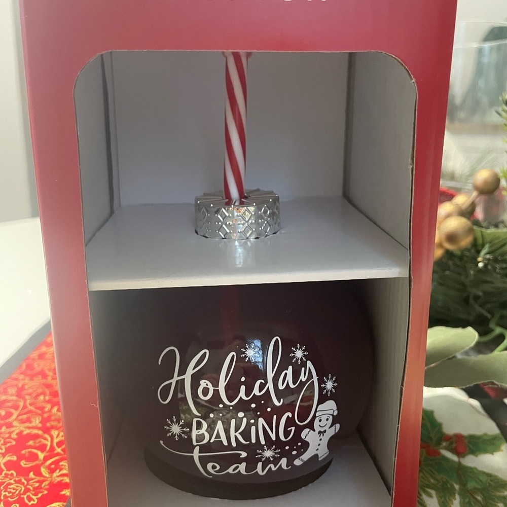 Baking Ornament glass with Red and White Straw - Picture 3 of 5